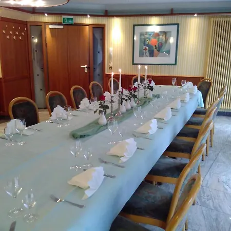 ホテル シュミット アム マルクト メッペン